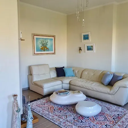 Mansion House With Terrace And Fantastic View! Apartamento Symi
